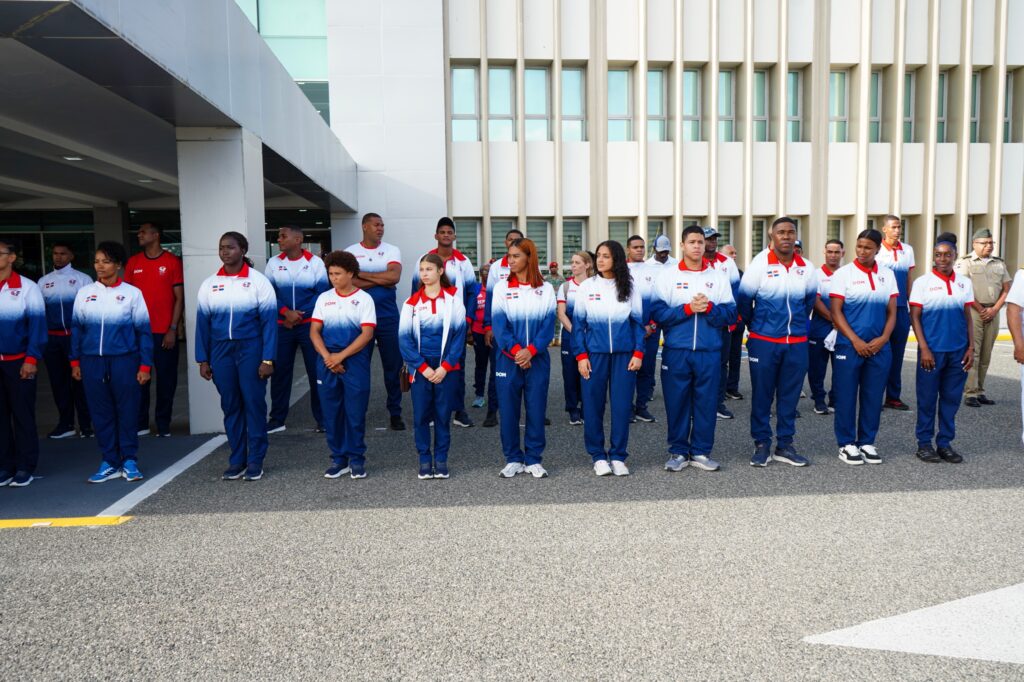 Ministerio de Defensa reconoce atletas medallistas de las FF.AA. y la P.N. en Santo Domingo 2026; mayor general piloto Souffront Tamayo participa en la ceremonia